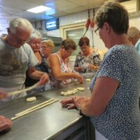 WORSTENBROODJES BAKKEN
