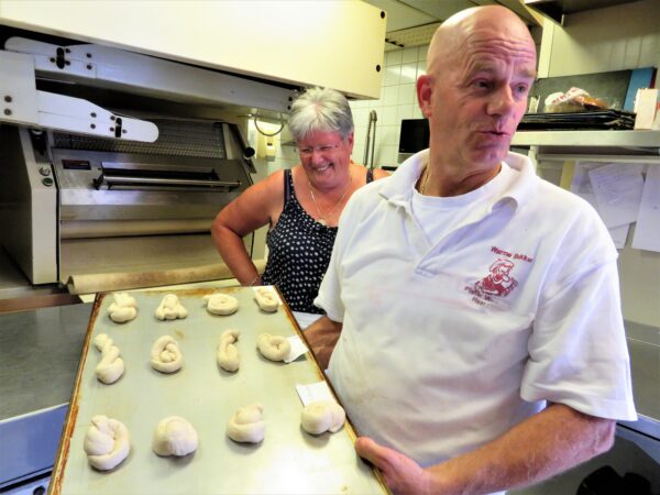 Woensdag 24 juli 2024: Worstenbroodjes bakken(4)